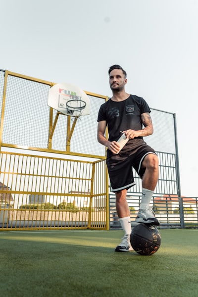 ترتيبهدافينالدوريالإنجليزيمنيتصدرالسباقنحوالحذاءالذهبي؟